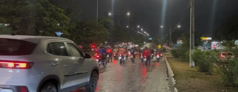 Motoboys protestam na BR-101 após entregador ser agredido em Natal