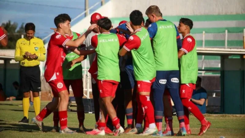 Jogadores do América em treinamento antes da decisão na Copa do Brasil Sub-20