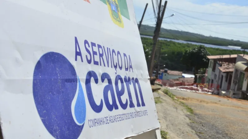 Placa da Caern em unidade de atendimento itinerante.