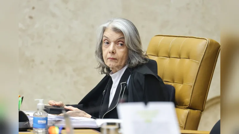 Ministra Cármen Lúcia em sessão do STF