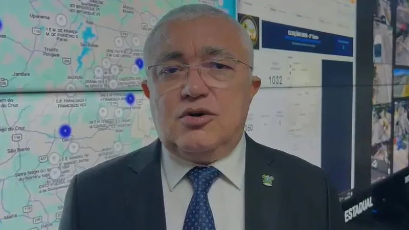 Agentes de segurança no monitoramento das Eleições 2026 no CICCE.