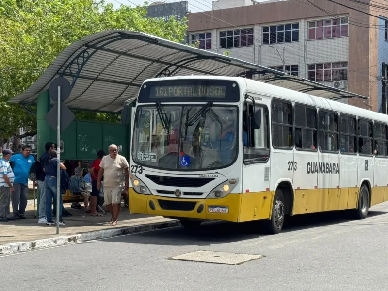Ônibus do sistema de transporte público em circulação no Rio Grande do Norte.