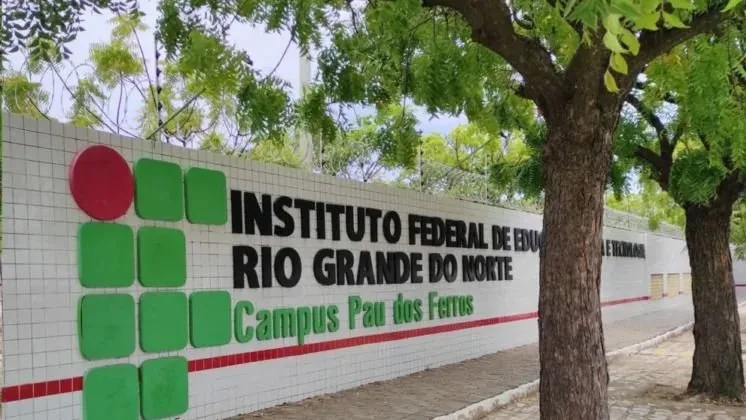 Fachada institucional do IFRN, referência em ensino técnico e superior.