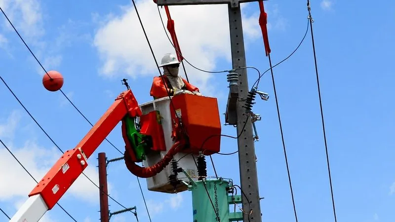 Equipamentos de rede elétrica sob monitoramento técnico