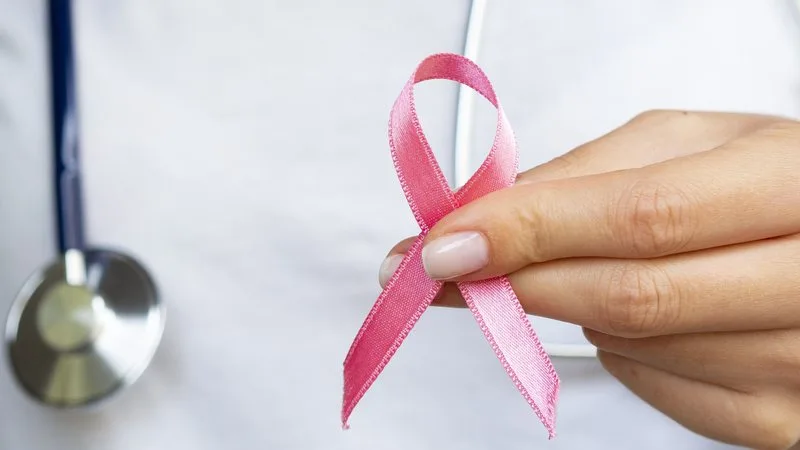 Exames de mamografia e prevenção contra o câncer de mama.
