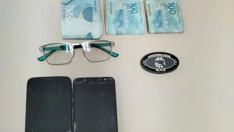 Viaturas da Polícia Militar em operação de patrulhamento rural.