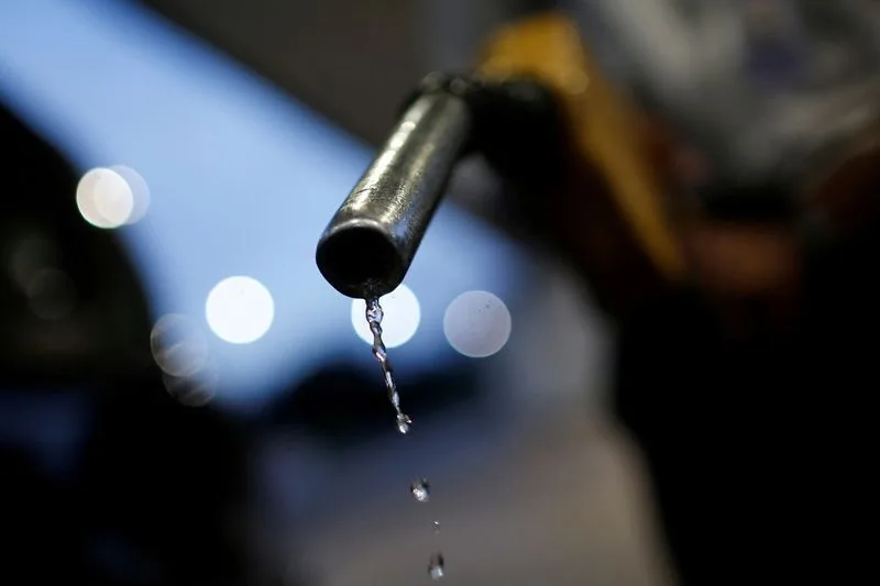Mangueira de bomba de combustível em posto no Brasil.