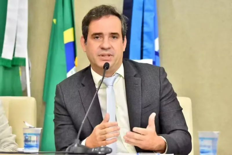 Cadu Xavier em evento político na Assembleia Legislativa do RN