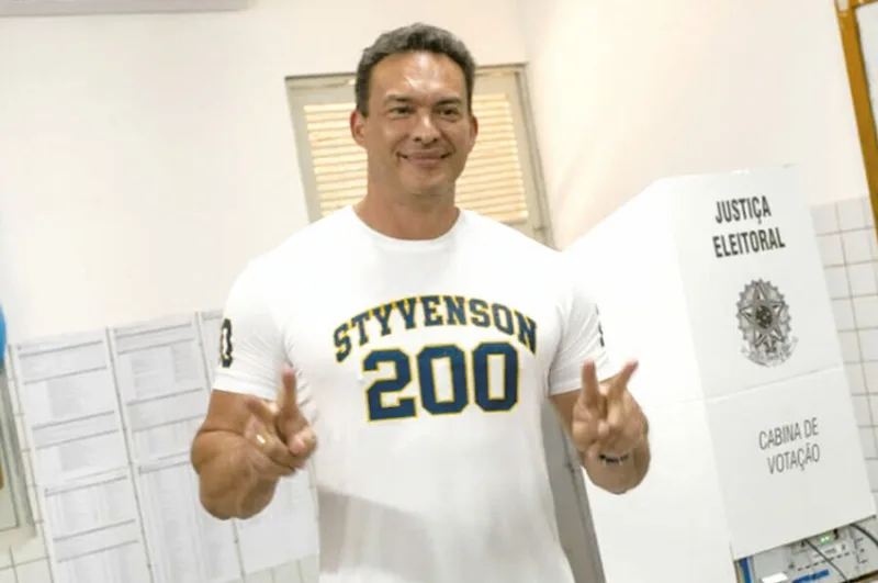 Senador Styvenson Valentim durante agradecimento após o resultado das Eleições 2026.