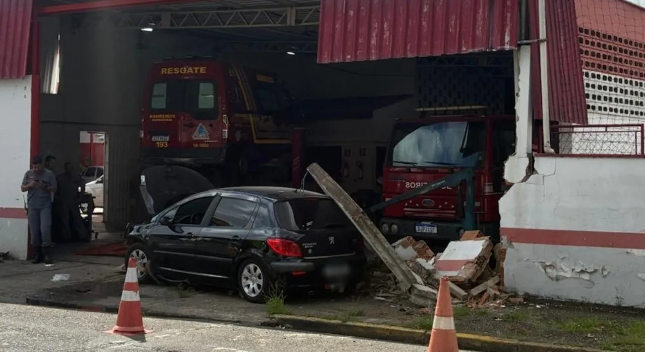 Motorista sofre mal súbito e carro invade quartel do Corpo de Bombeiros em Sorocaba