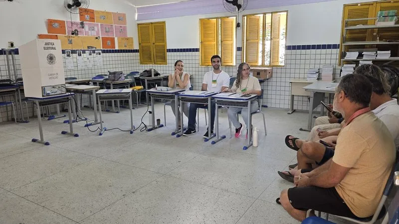 Movimentação de eleitores em seção eleitoral no Rio Grande do Norte.