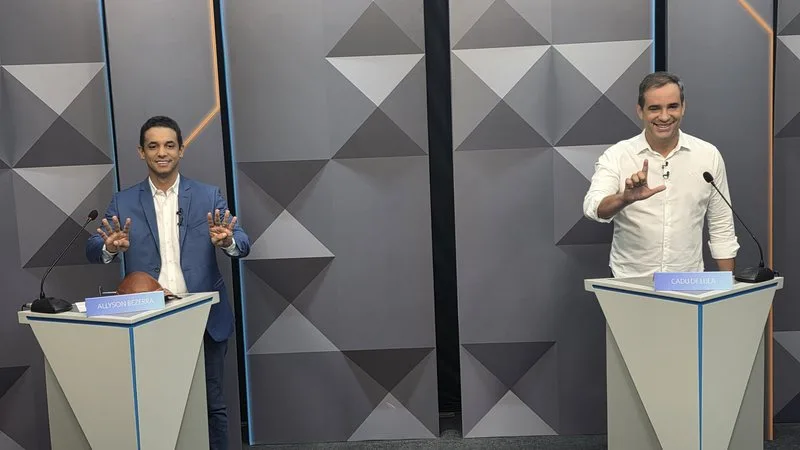 Candidatos ao Governo do RN posam durante debate eleitoral.