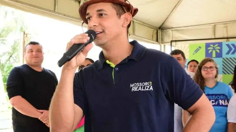 Urna eletrônica durante o processo de apuração eleitoral.