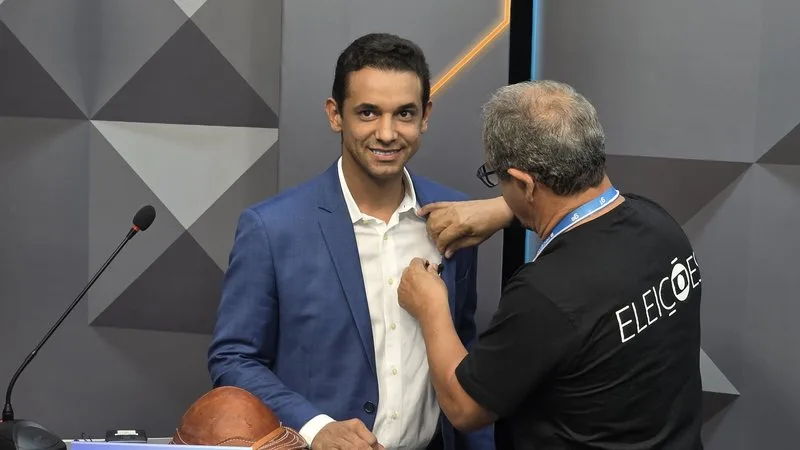 Candidatos em debate na Inter TV discutindo orçamento do Rio Grande do Norte.