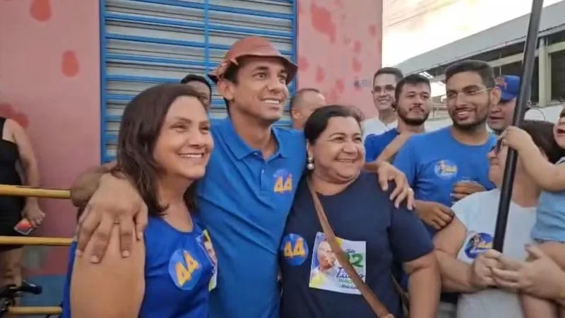 Allyson Bezerra em ato de campanha no bairro Felipe Camarão.