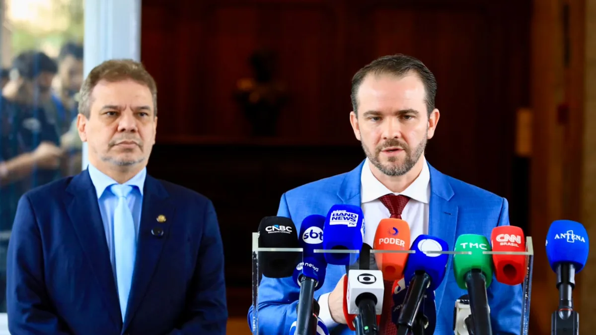Dario Durigan durante pronunciamento oficial no Ministério da Fazenda.