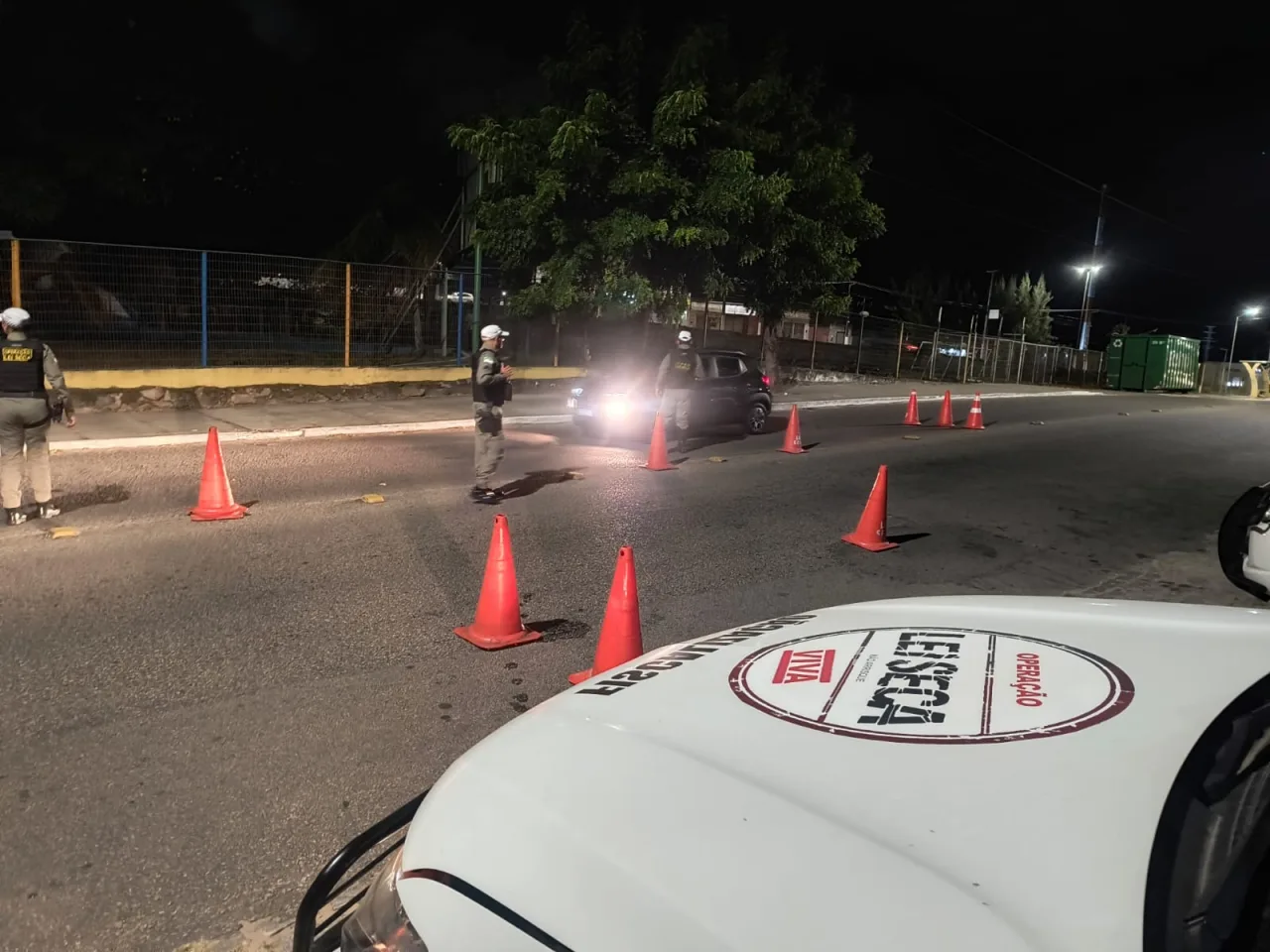 Agentes da Lei Seca durante blitz na Grande Natal.