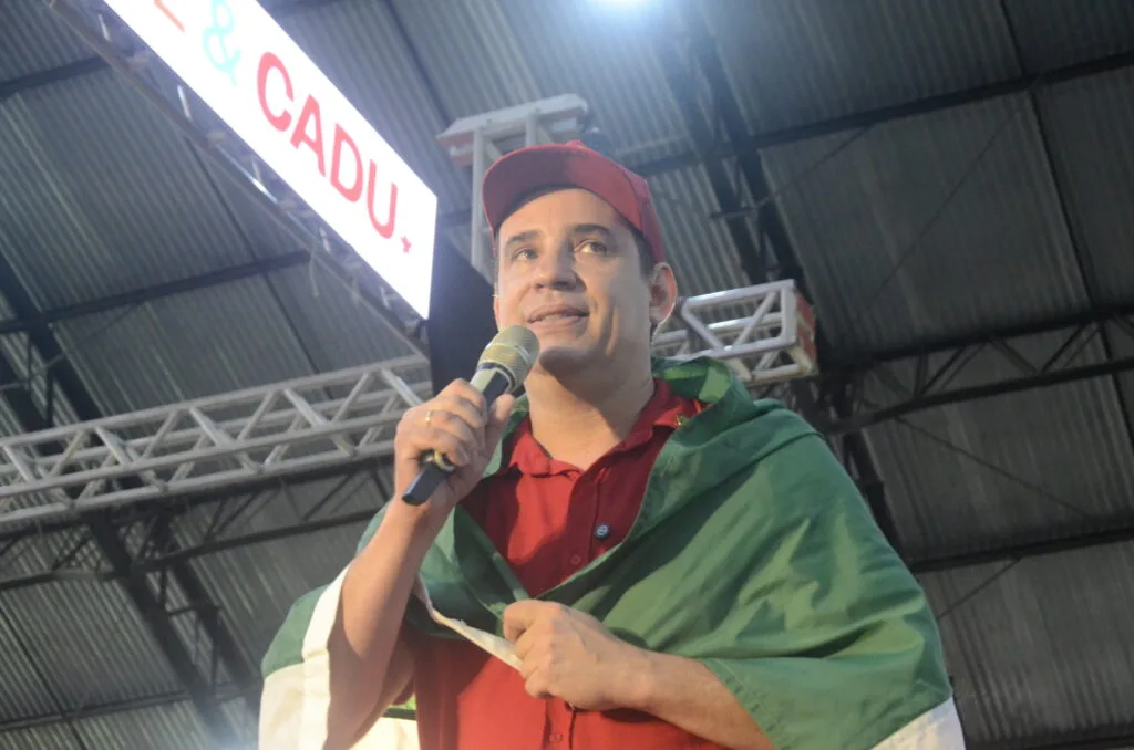 Cadu Xavier em evento de campanha
