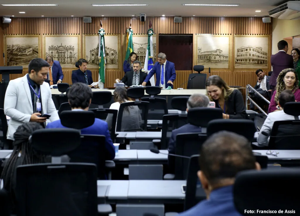 Plenário da Câmara Municipal de Natal durante votação