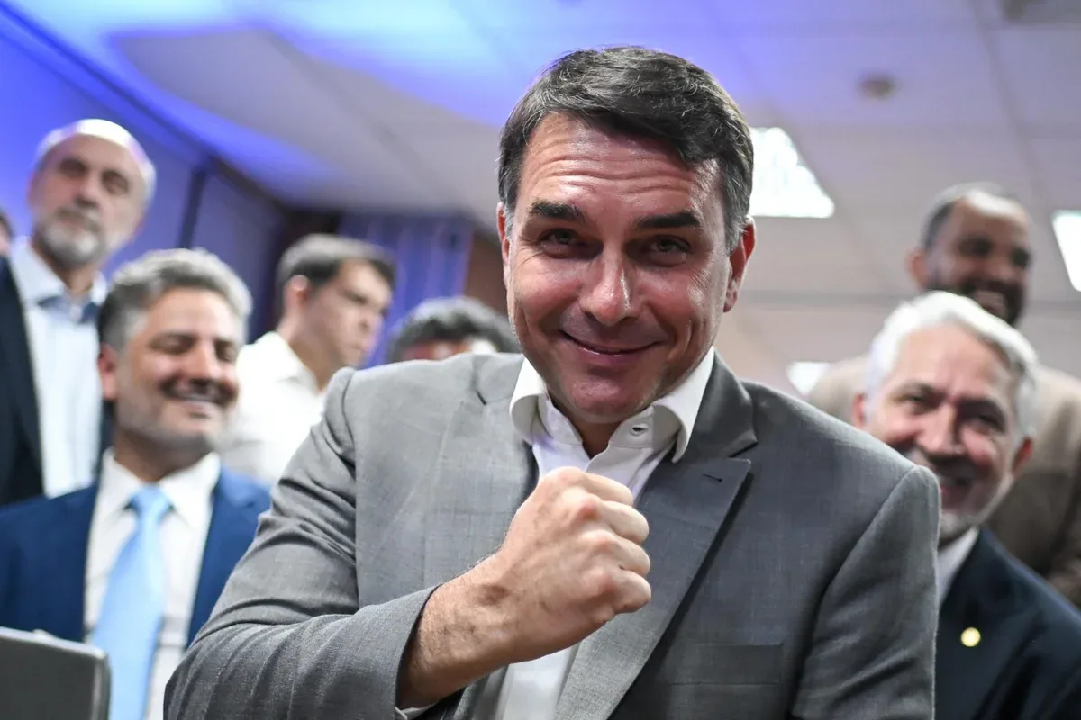 Flávio Bolsonaro em evento do Republicanos em Brasilia.