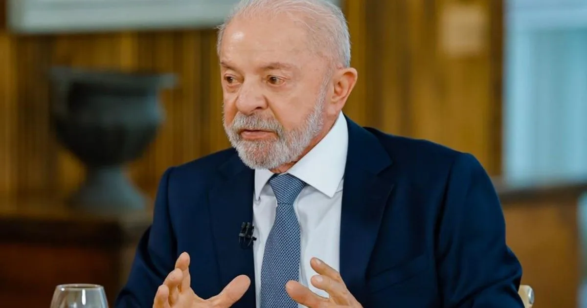 Presidente Lula em reunião estratégica com membros do PT.