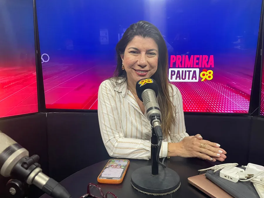 Estúdio do programa Primeira Pauta em destaque.
