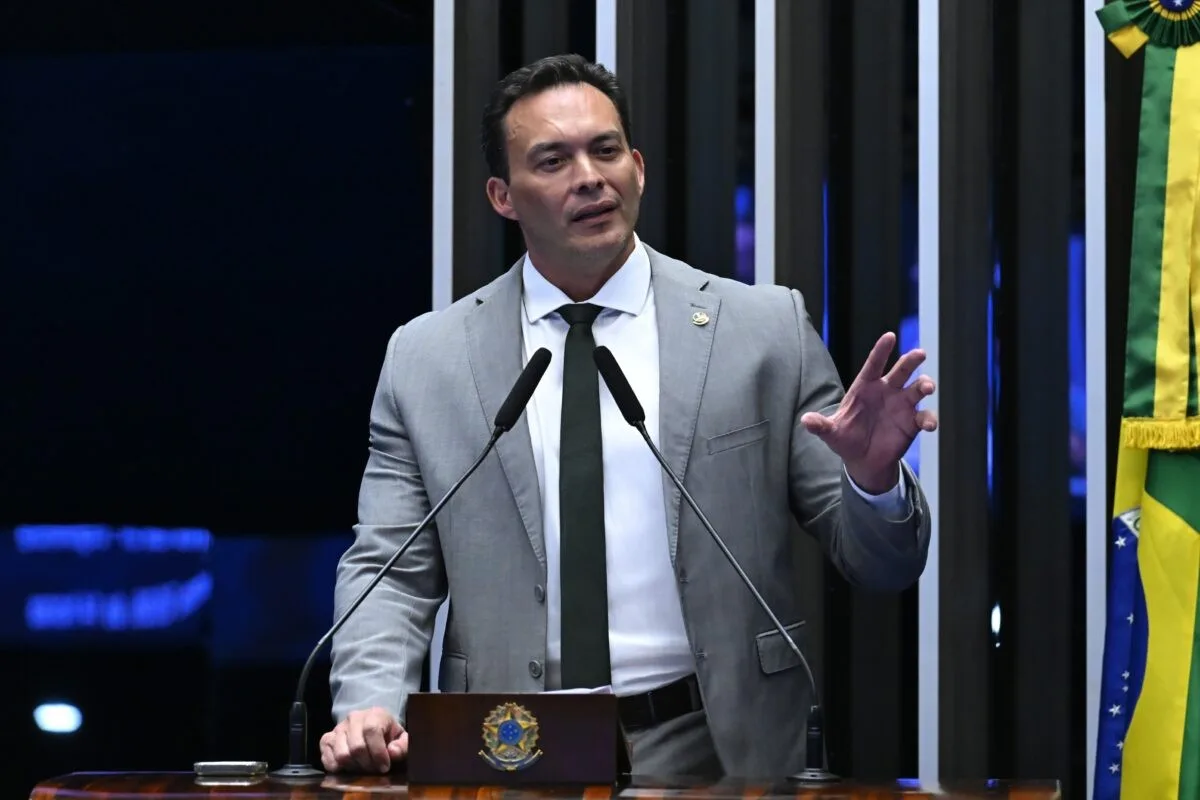 Senador Styvenson Valentim em plenário