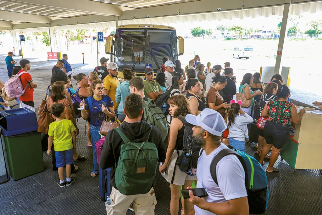 Movimentação de passageiros na Rodoviária de Natal em período eleitoral.
