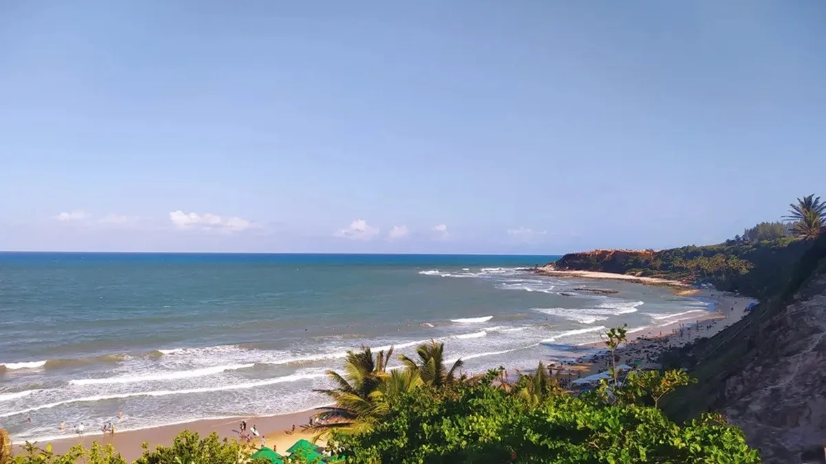 Praia do Amor em Pipa com dia ensolarado