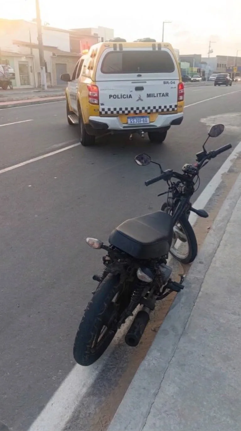 Motoneta irregular apreendida pelo CPRE em fiscalização na Avenida Moema Tinoco.