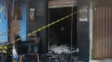 Equipe do Corpo de Bombeiros Militar do Rio Grande do Norte atuando após incêndio em salão de beleza.