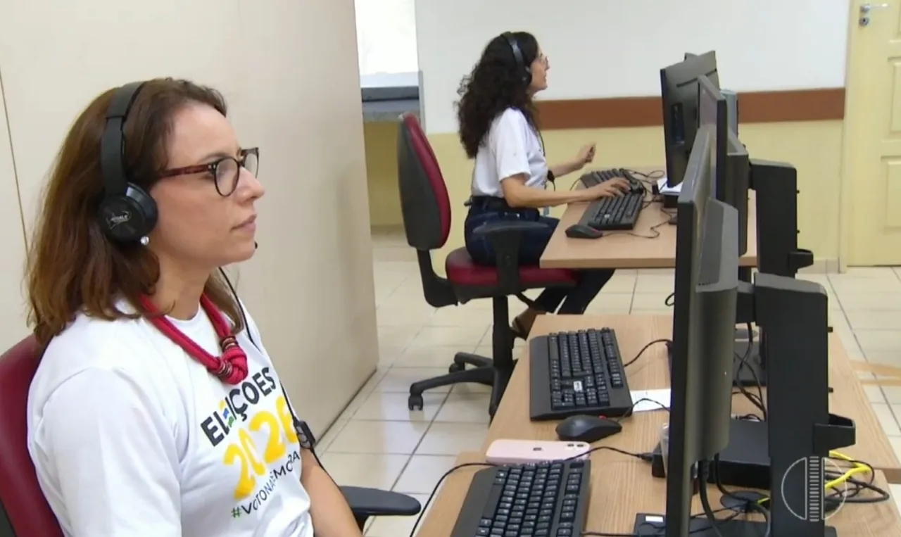 Equipe do TRE-RN realizando atendimento para as Eleições 2026