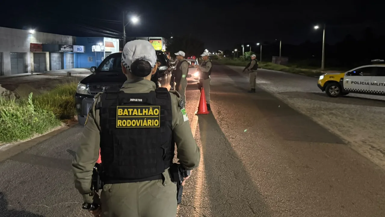 Policiais do CPRE durante operação de fiscalização em rodovias do Rio Grande do Norte.