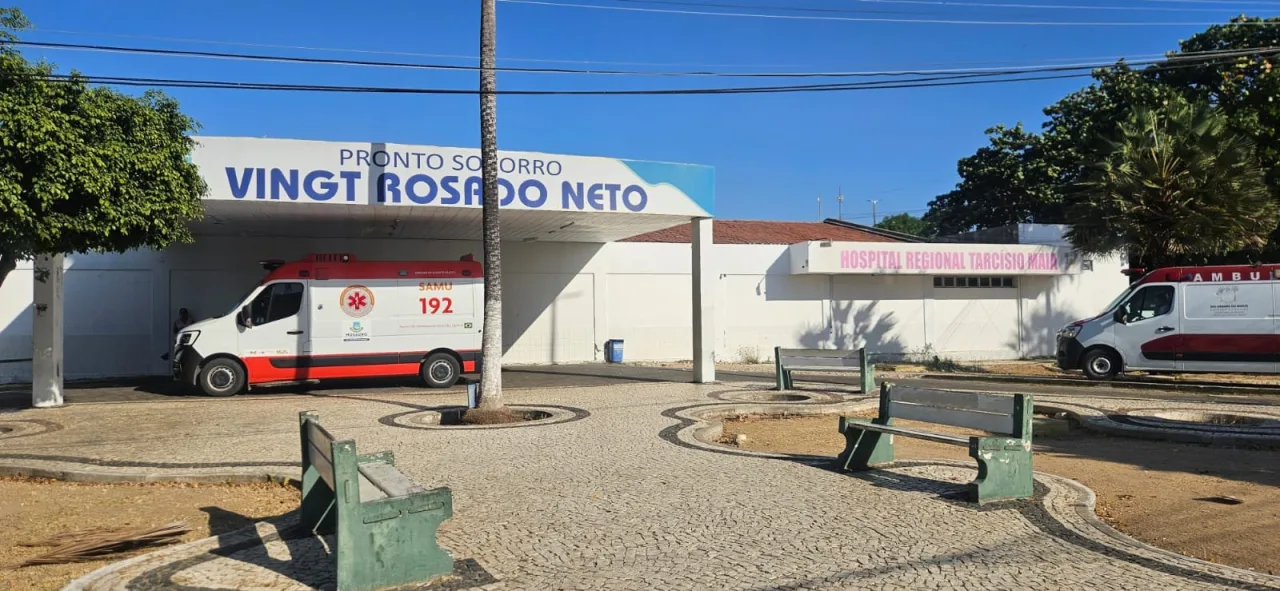 Fachada do Hospital Regional Tarcísio Maia onde as crianças recebem atendimento.