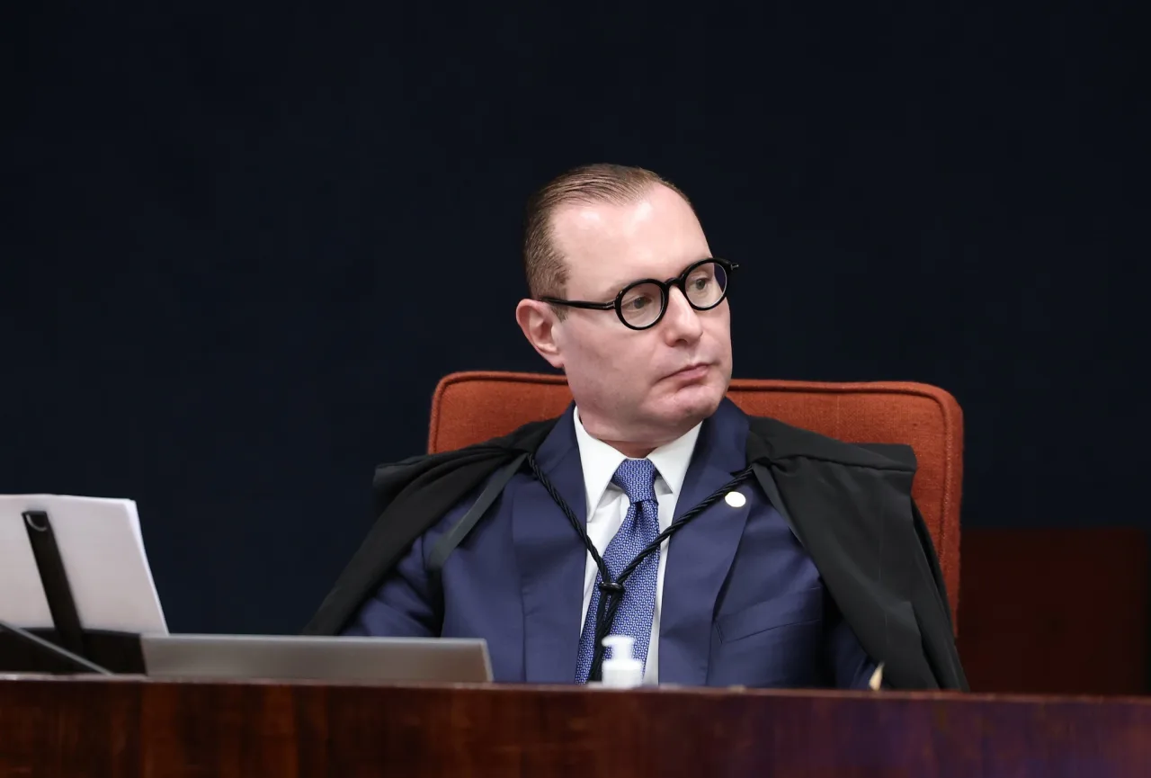 O ministro Cristiano Zanin do Supremo Tribunal Federal em sessão da Primeira Turma.