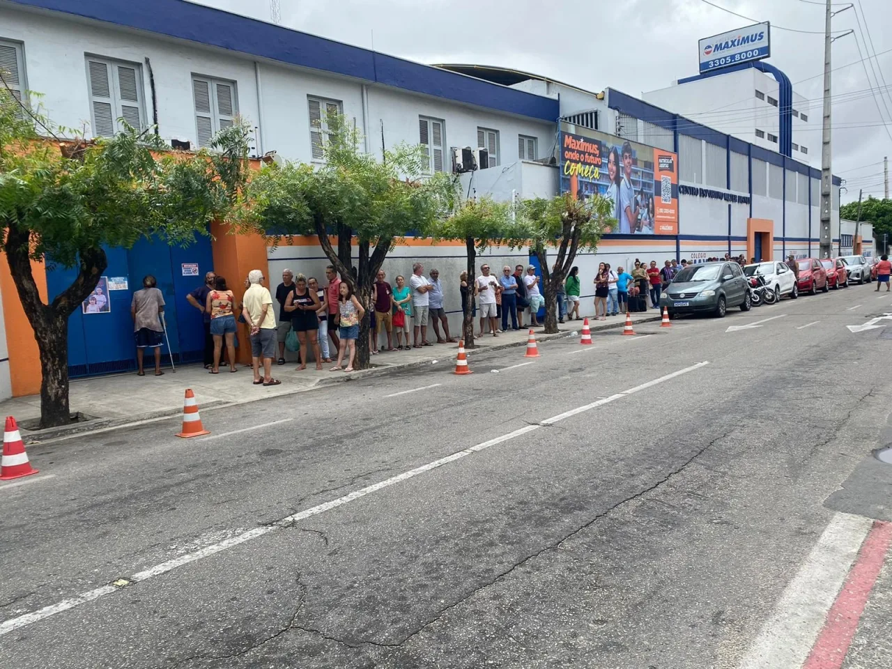 Urna eletrônica em seção de votação durante as eleições no Brasil.
