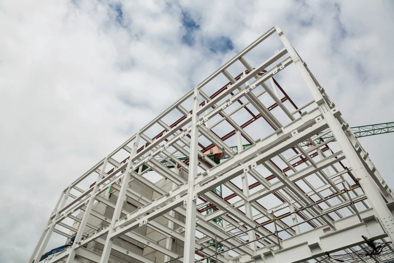 Imagem ilustrativa de estrutura de Light Steel Frame em canteiro de obras