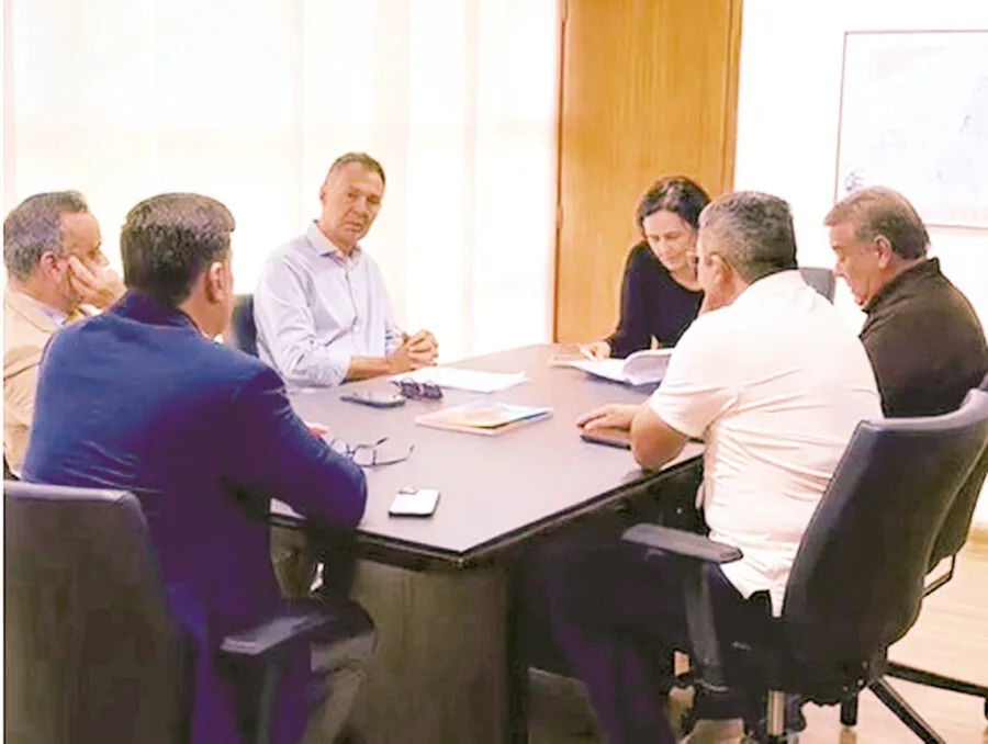 Reunião de representantes da Femurn com secretários do Governo do RN.