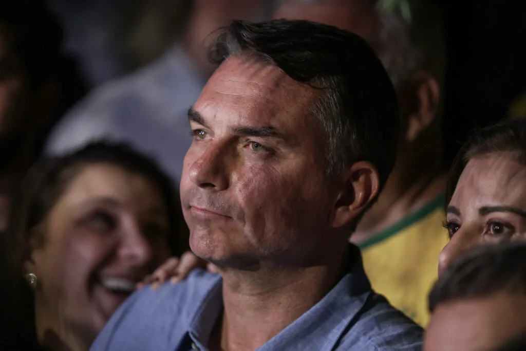 Flávio Bolsonaro em entrevista coletiva em Brasília (DF).