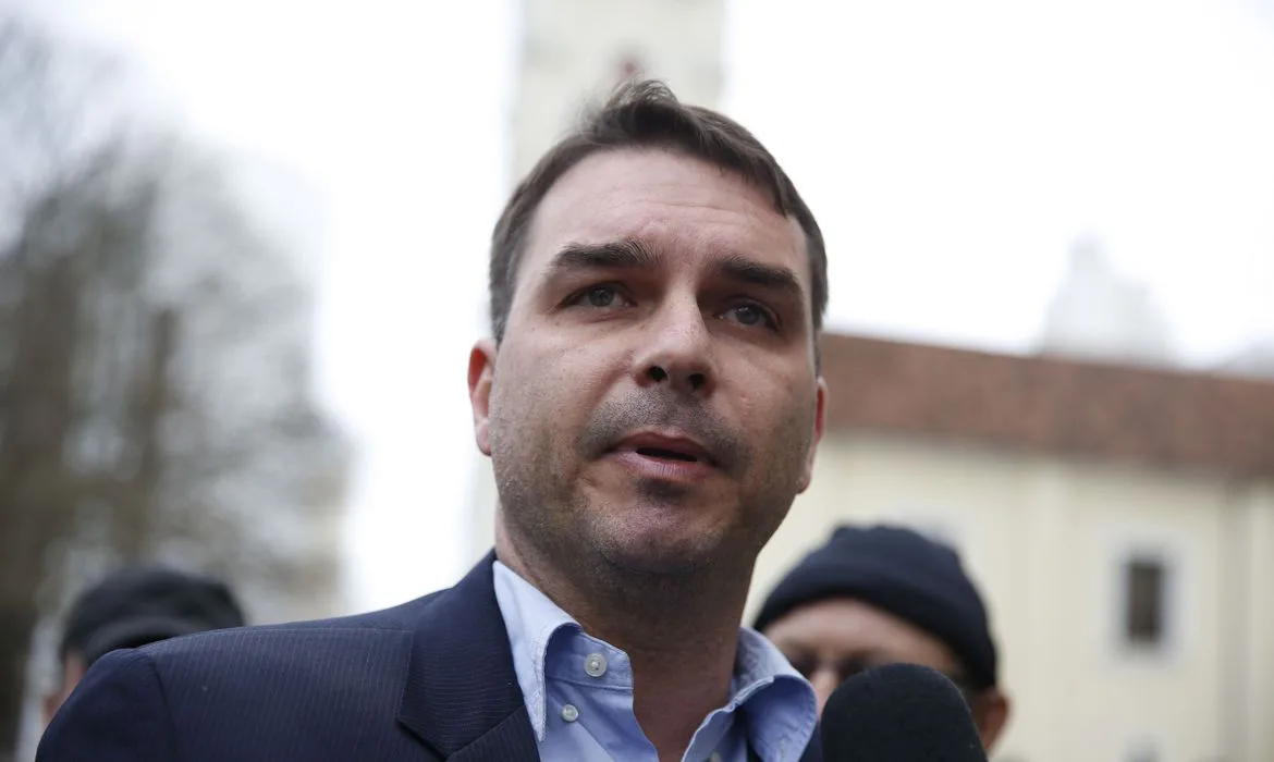 Flávio Bolsonaro em campanha eleitoral no Rio Grande do Norte