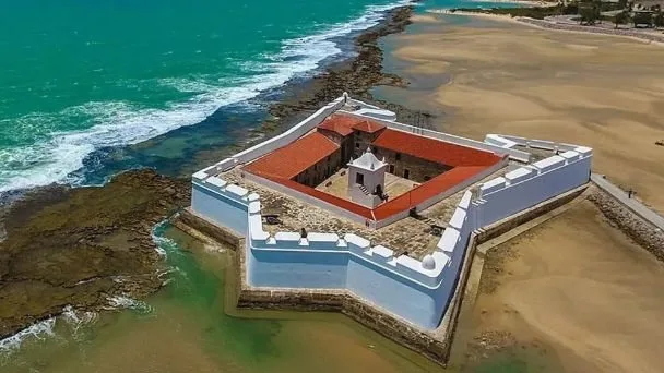 Vista externa do Forte dos Reis Magos em Natal.