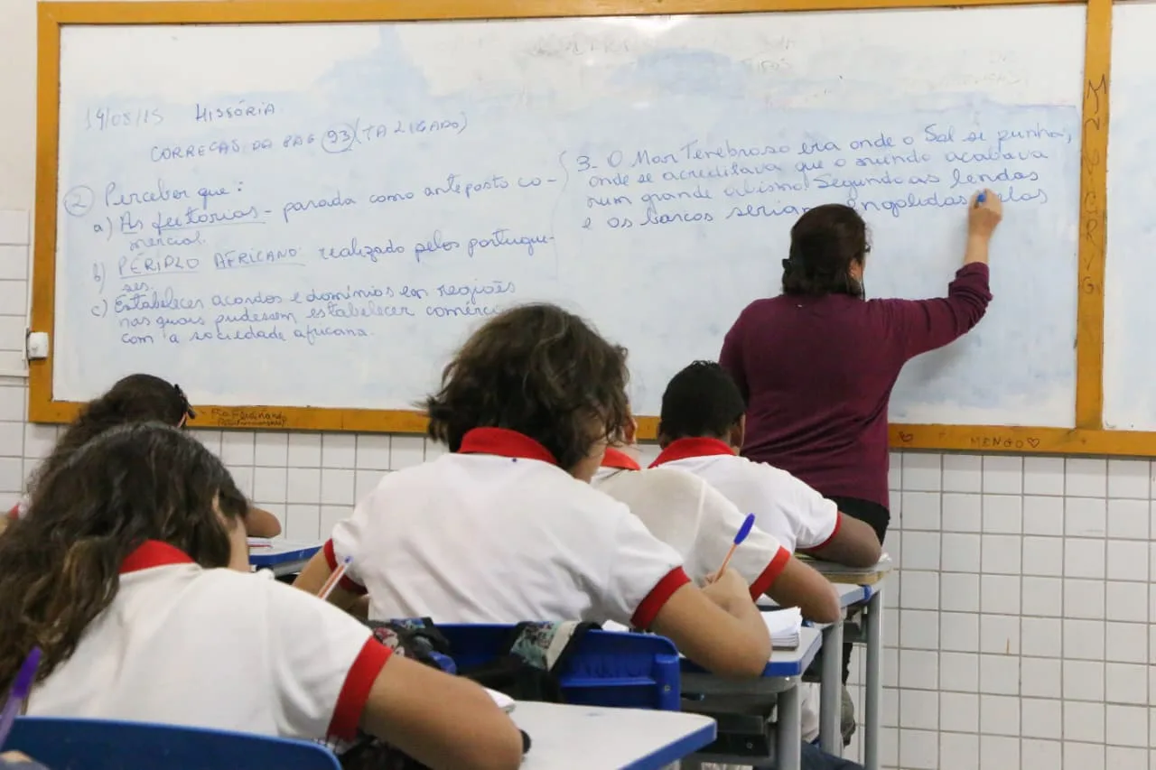 Governadora Fátima Bezerra durante anúncio de promoções para a rede estadual de ensino.