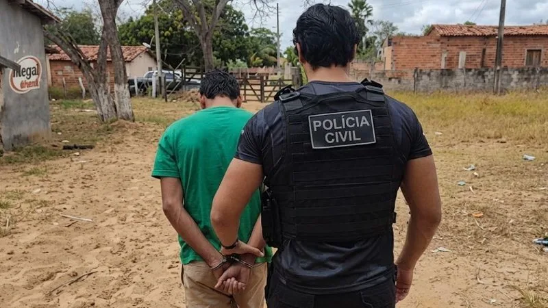 Equipes policiais durante diligências da Operação Pasto Vazio