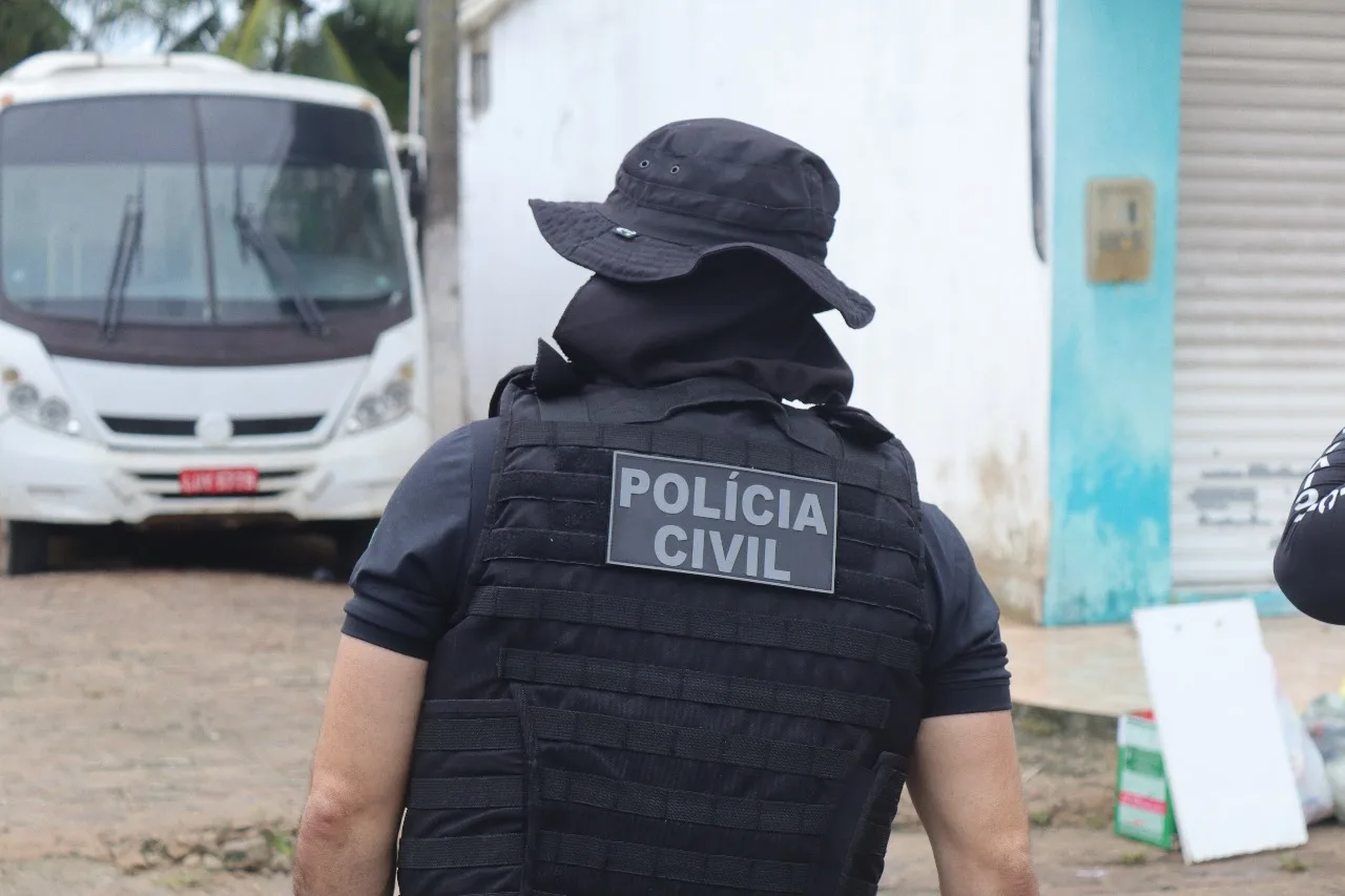 Agente da Polícia Civil em operação.