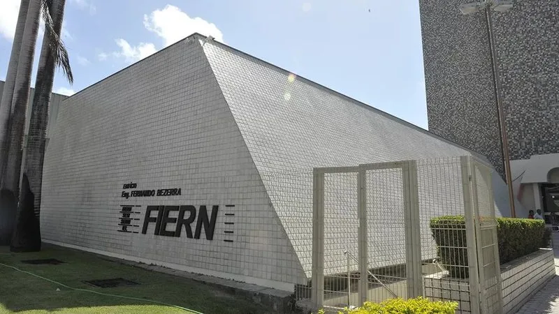 Vista da estrutura da Casa da Indústria durante preparativos para eventos.