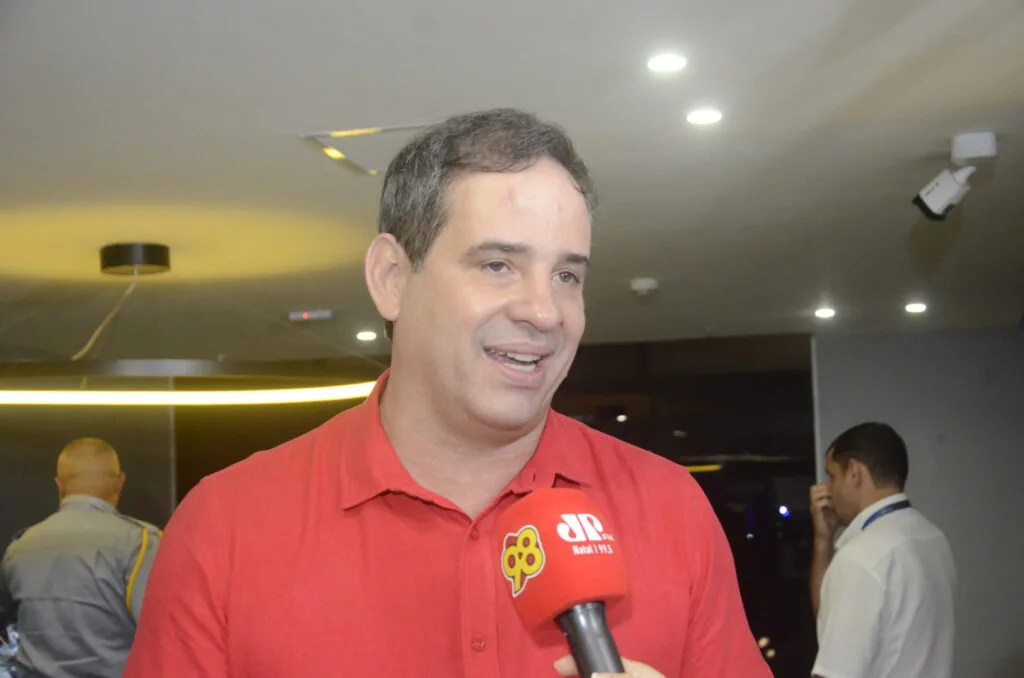 Cadu Xavier durante campanha eleitoral.