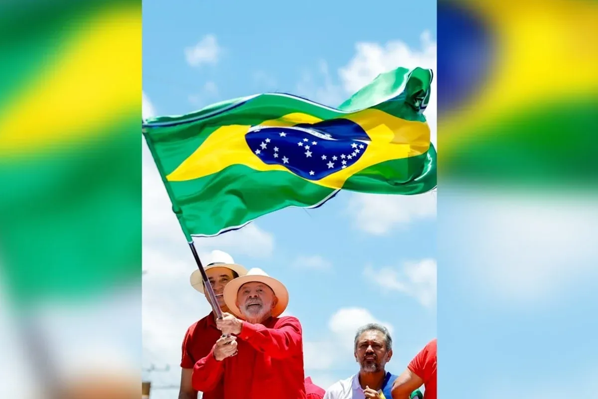 Luiz Inácio Lula da Silva em ato político no bairro do Alecrim, Natal, Rio Grande do Norte.
