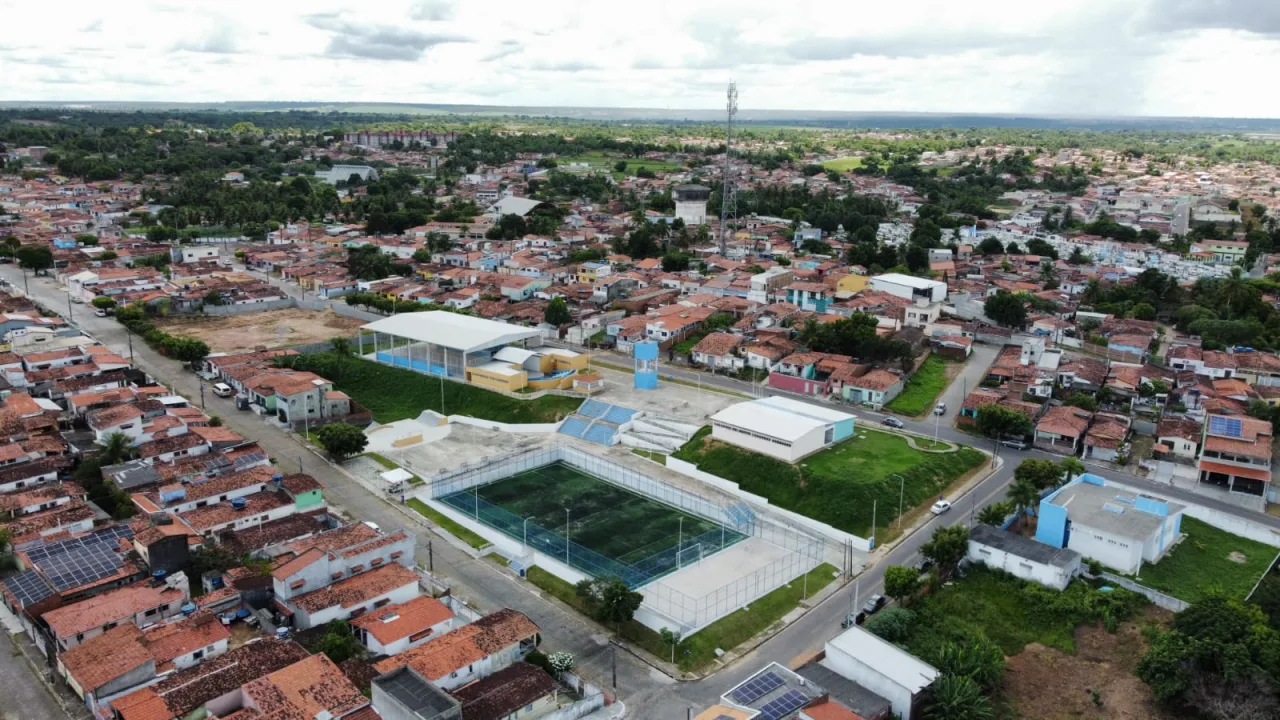 Vista panorâmica da cidade de Macaíba com casas e infraestrutura local