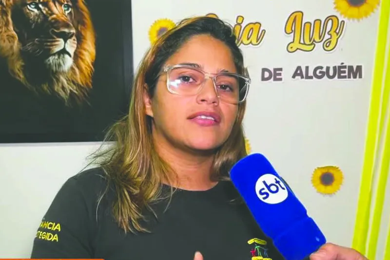 Conselheira tutelar Amanda Melo, do Conselho Tutelar de Parnamirim, fala à imprensa sobre o caso de violência doméstica.