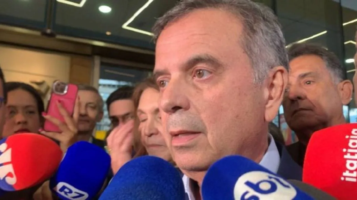 Rogério Marinho discursando na sede do PL em Brasília